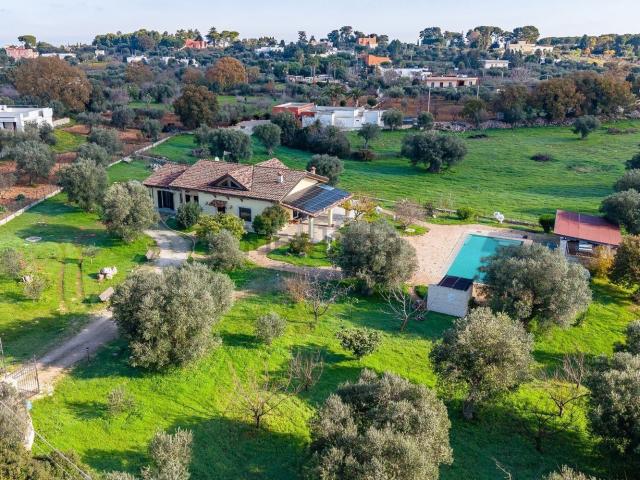 Case e ville in vendita di 326 m² in Contrada Cozzana, 120