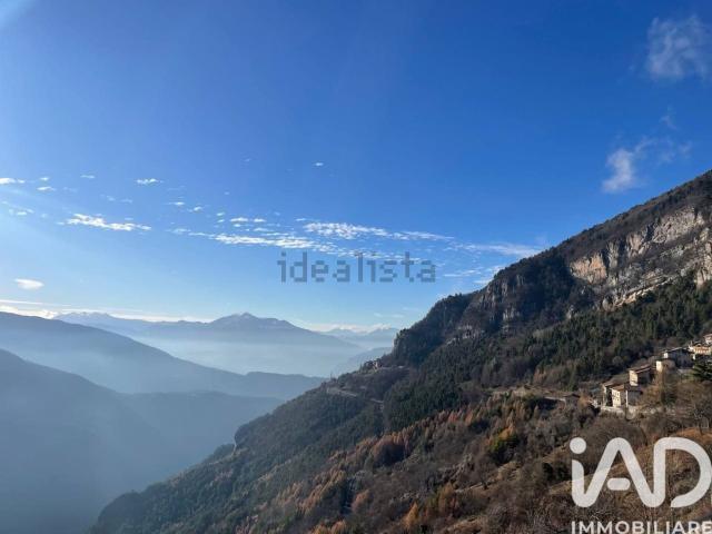 Case e ville in vendita di 326 m² in Frazione Dieneri, 3