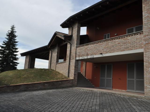 Case e ville in vendita di 326 m² in Strada Bacedasco
