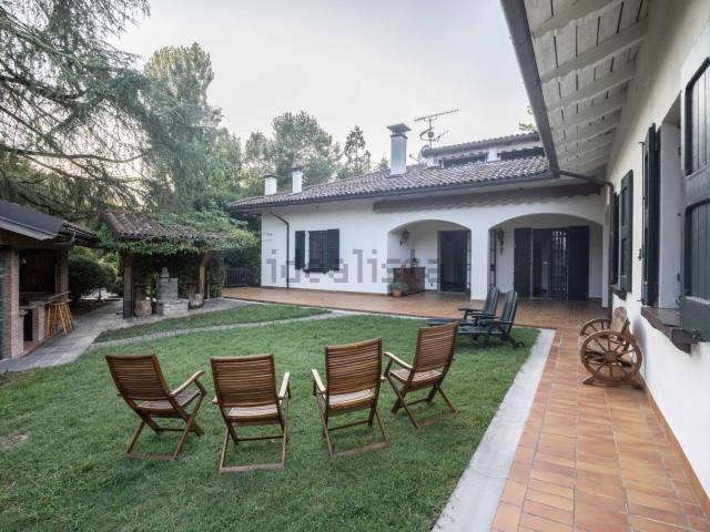 Case e ville in vendita di 327 m²