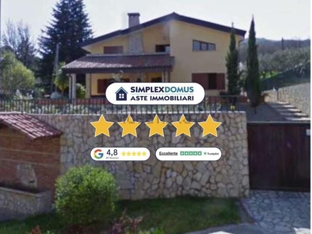 Case e ville in vendita di 327 m² in Via Cappuccini