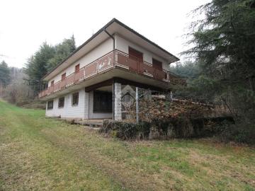 Case e ville in vendita di 327 m² in Via Stempellati, 9