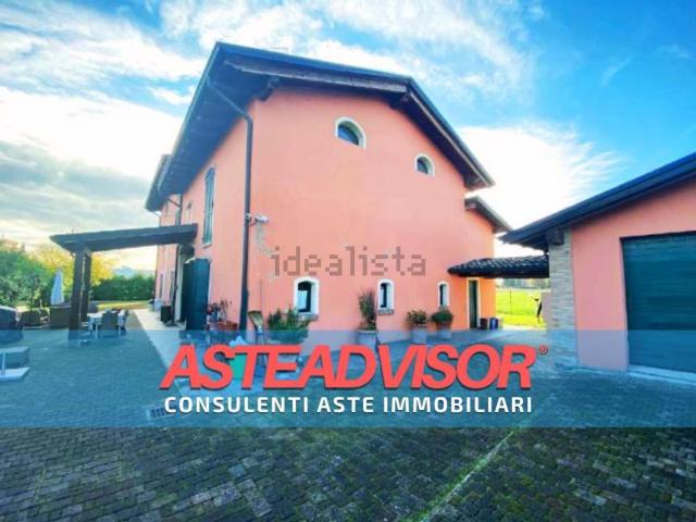 Case e ville in vendita di 327 m² in Via Villana, 2