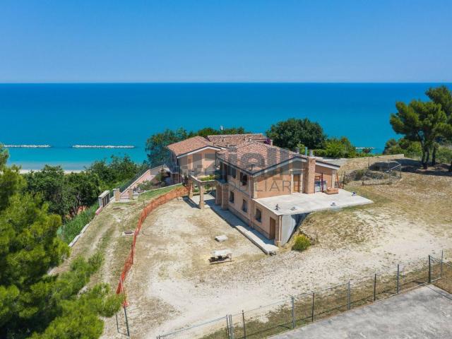 Case e ville in vendita di 327 m² in Contrada Cantagallo, 38