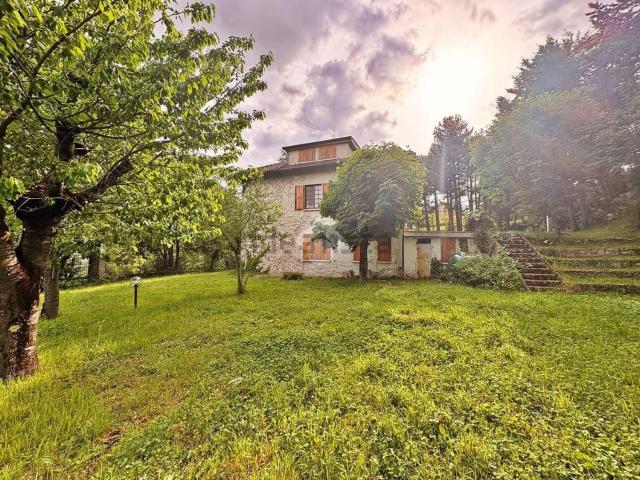 Case e ville in vendita di 328 m²