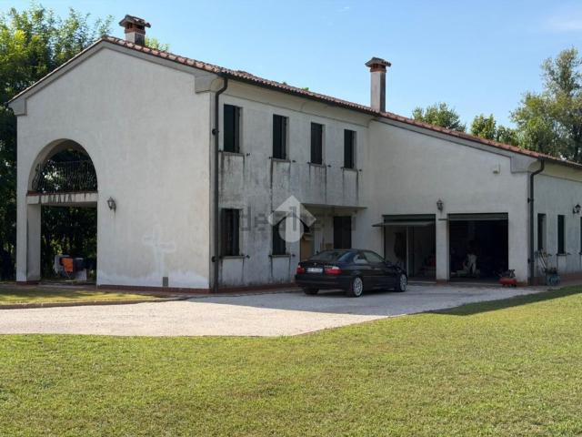 Case e ville in vendita di 328 m²
