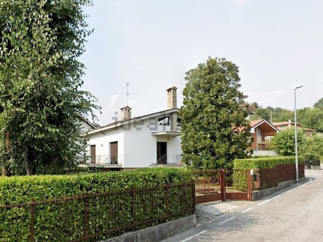 Case e ville in vendita di 328 m² in Via Aldo Moro