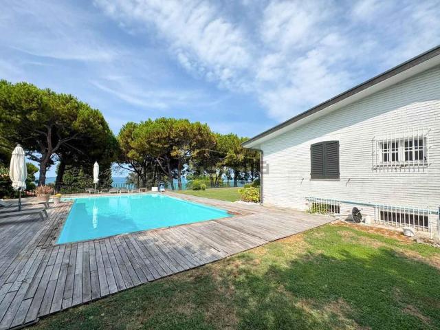 Case e ville in vendita di 328 m² in Via Arnaldo de Simone