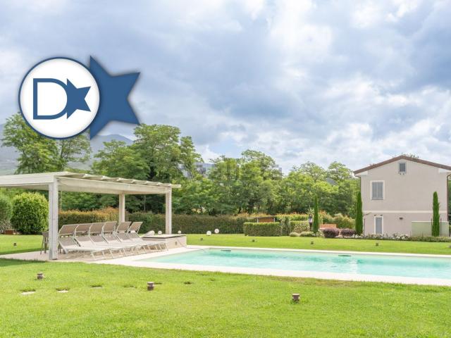 Case e ville in vendita di 328 m² in Via del Casone, 390