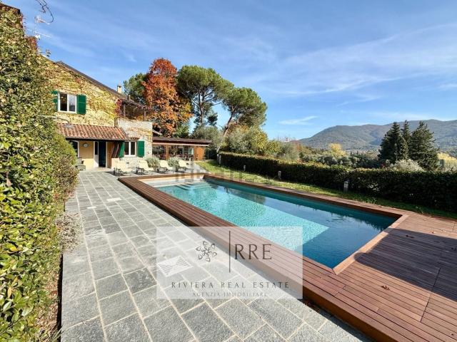 Case e ville in vendita di 328 m² in Via del Golf
