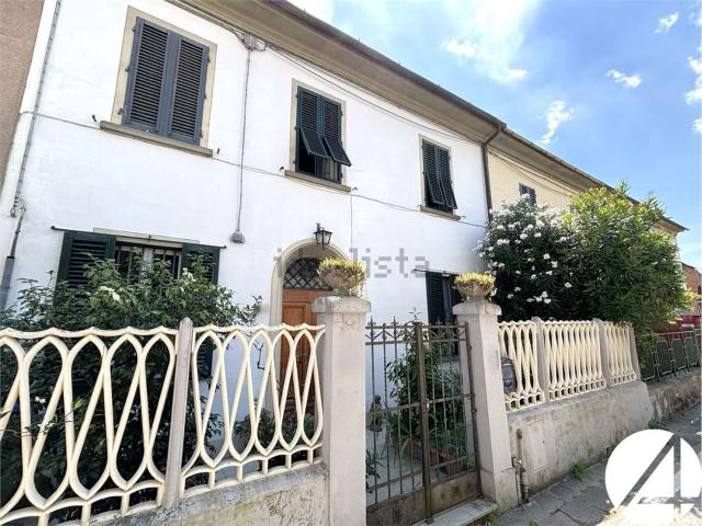 Case e ville in vendita di 328 m² in Via del Pelago, 8