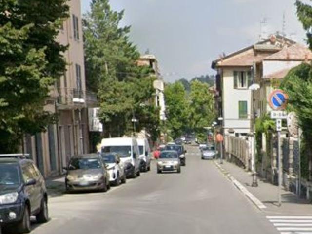 Case e ville in vendita di 328 m² in Via Milano