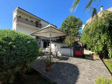 Case e ville in vendita di 328 m² in Via Sibilla Aleramo, 6