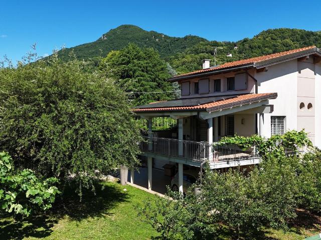 Case e ville in vendita di 328 m² in Via Rovigo, 6