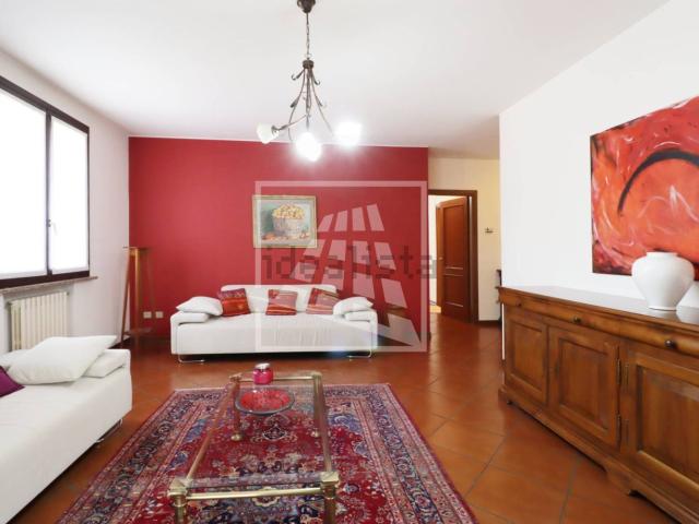 Case e ville in vendita di 328 m² in Via Walter Tobagi, 4