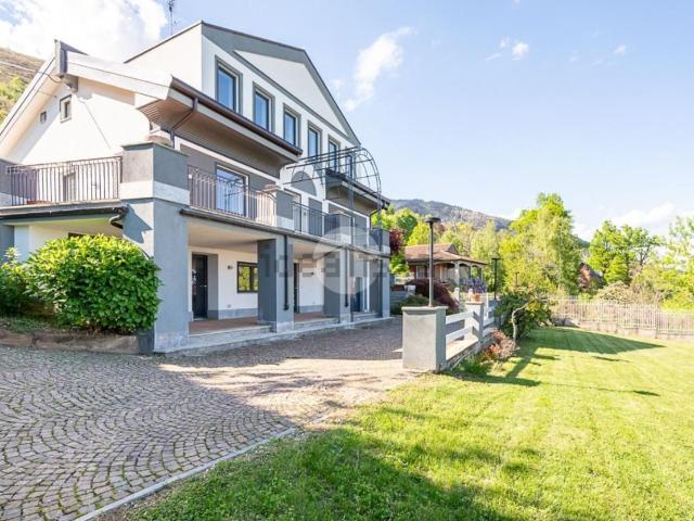 Case e ville in vendita di 328 m² in Via Varisella, 62