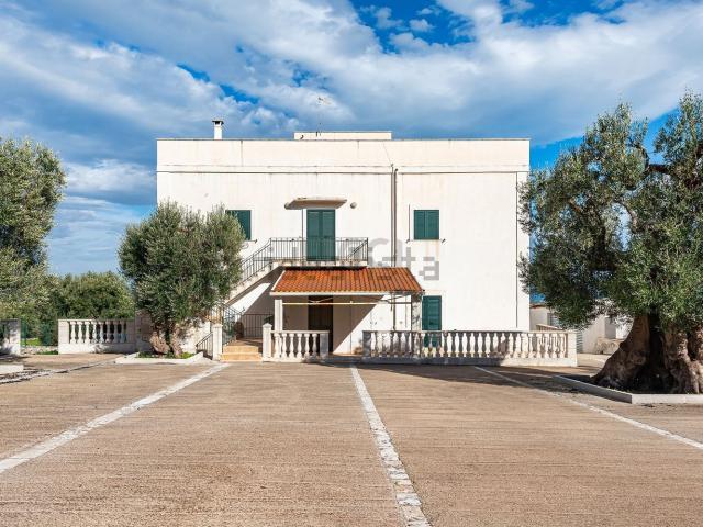 Case e ville in vendita di 328 m² in Contrada Guidano