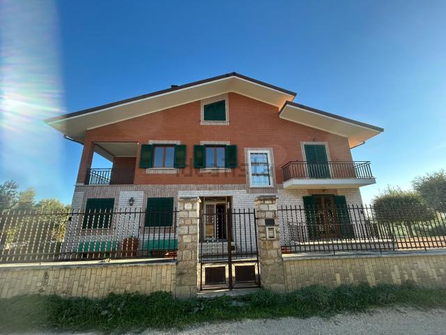 Case e ville in vendita di 329 m²