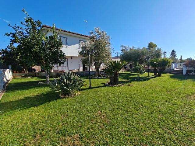 Case e ville in vendita di 329 m² in Via Cervino