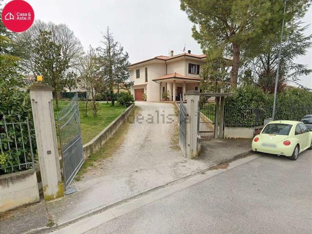 Case e ville in vendita di 329 m² in Via Andrea Cardinali, 3