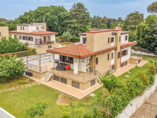 Case e ville in vendita di 329 m² in Via della Castelluccia di San Paolo