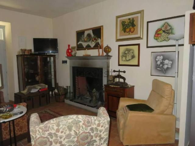 Case e ville in vendita di 329 m² in Via Orvietana