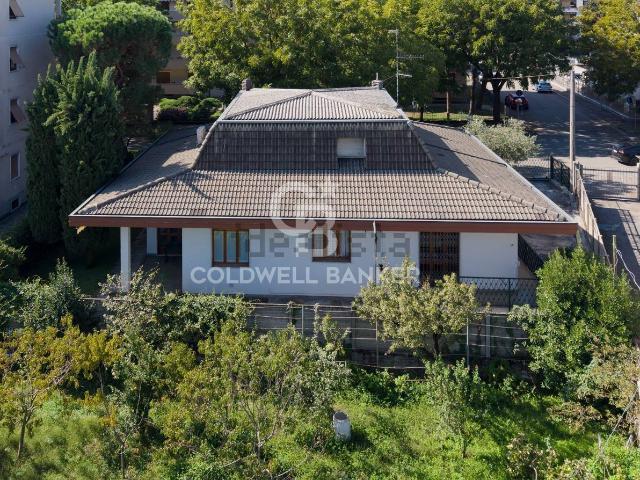 Case e ville in vendita di 329 m² in Viale Stelvio, 26