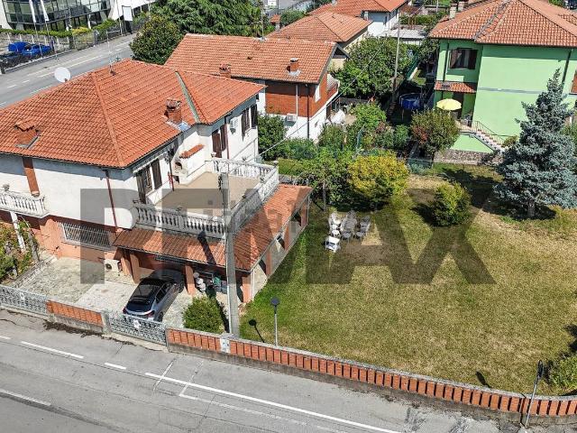 Case e ville in vendita di 329 m² in Corso Europa, 25