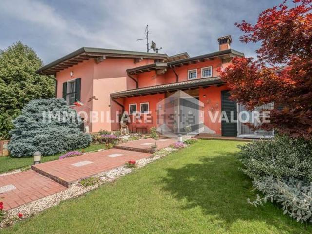 Case e ville in vendita di 330 m²
