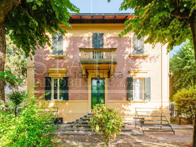 Case e ville in vendita di 330 m²