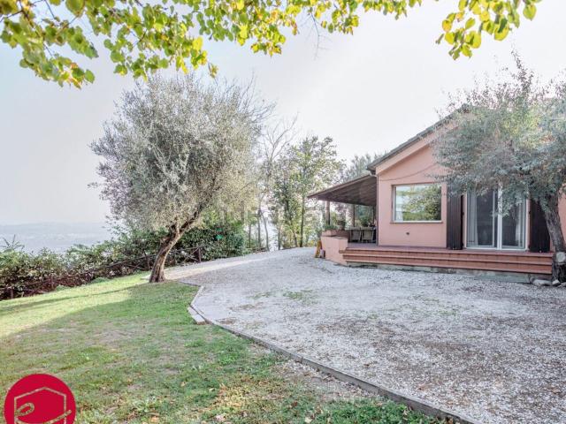 Case e ville in vendita di 330 m²