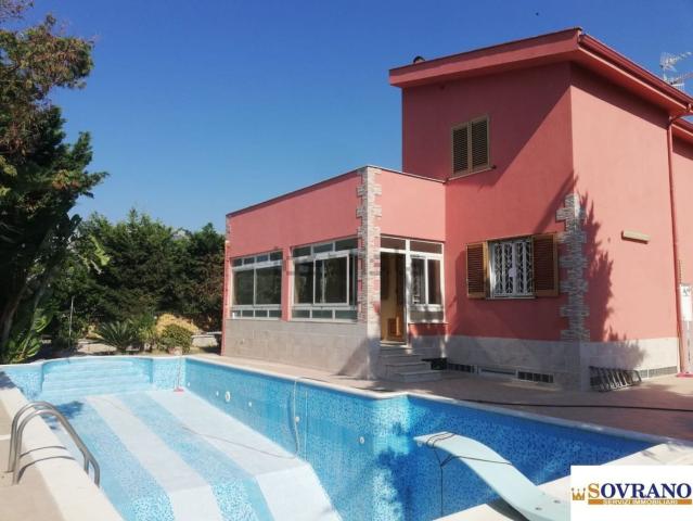 Case e ville in vendita di 330 m²