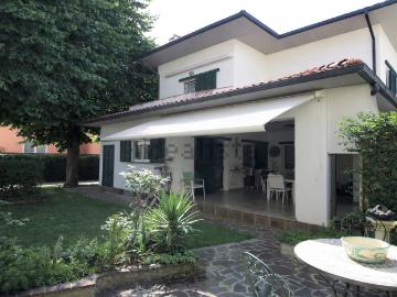 Case e ville in vendita di 330 m²