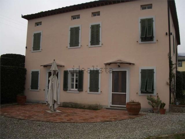 Case e ville in vendita di 330 m²