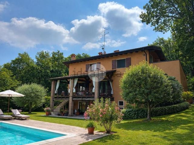 Case e ville in vendita di 330 m²