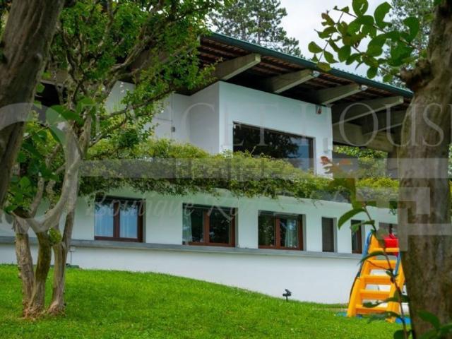 Case e ville in vendita di 330 m²
