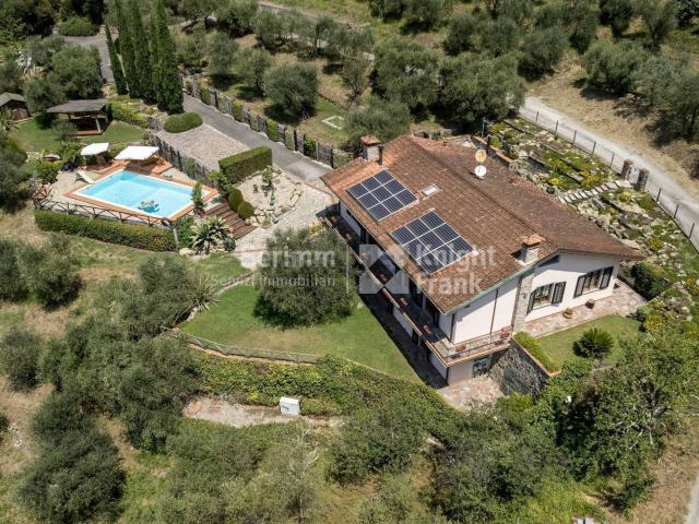 Case e ville in vendita di 330 m²