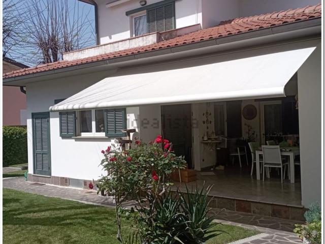 Case e ville in vendita di 330 m²