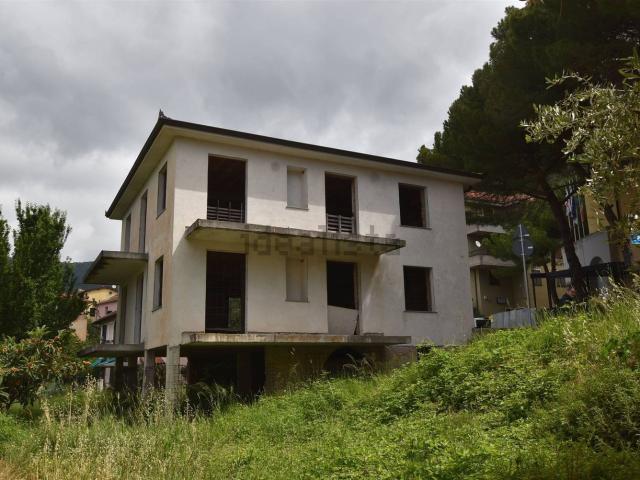 Case e ville in vendita di 330 m²