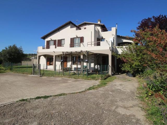 Case e ville in vendita di 330 m²