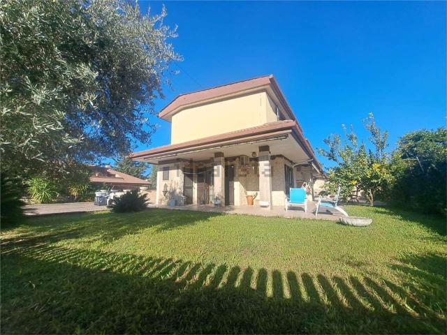 Case e ville in vendita di 330 m²