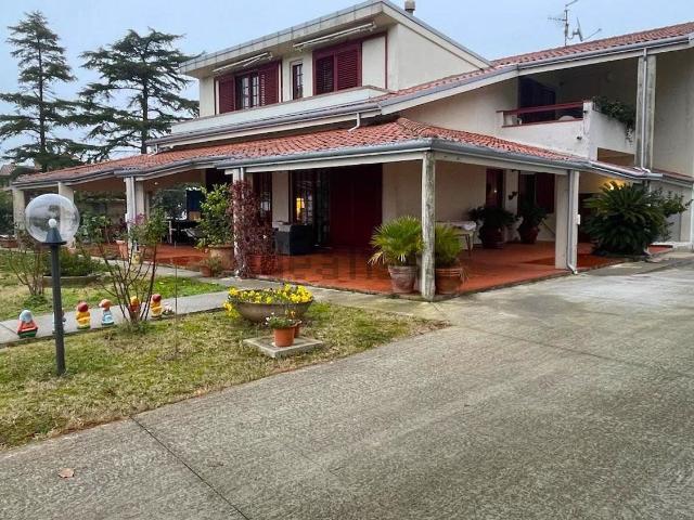 Case e ville in vendita di 330 m²