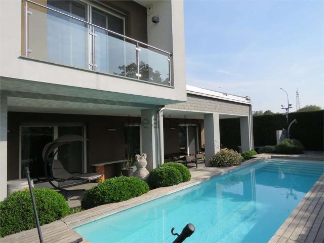 Case e ville in vendita di 330 m²