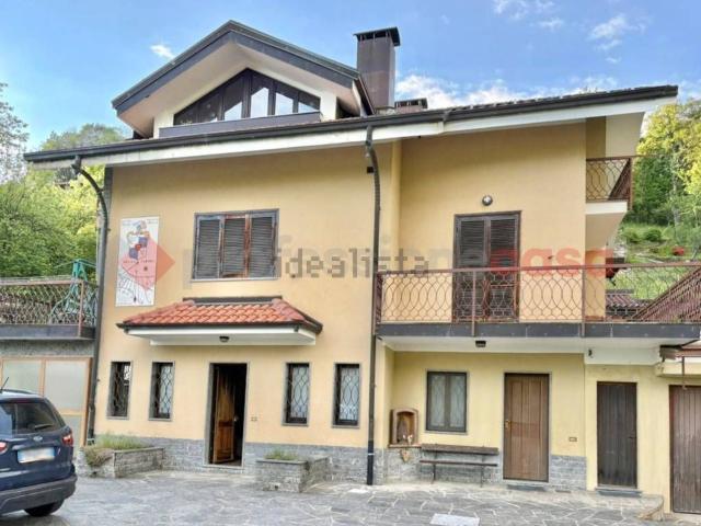 Case e ville in vendita di 330 m² in Via Comunale, 40