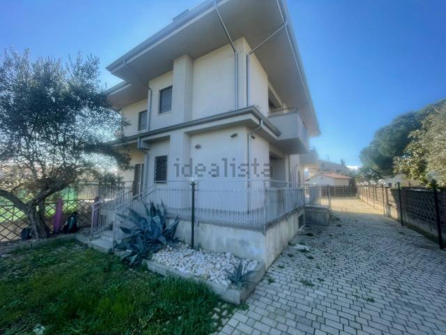 Case e ville in vendita di 330 m² in Via Coretta, 16