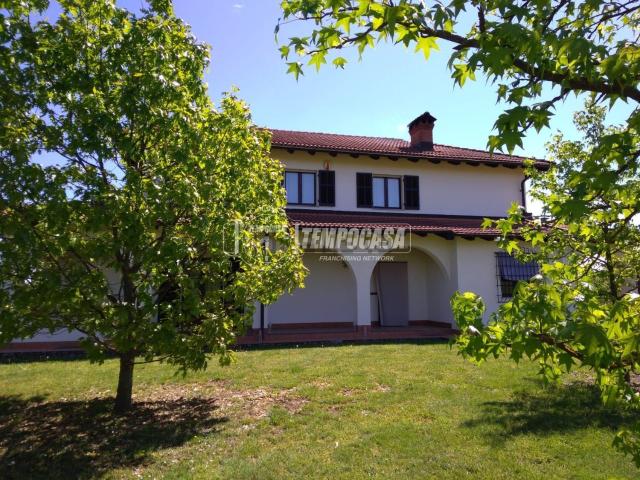 Case e ville in vendita di 330 m² in Via Carpeneto