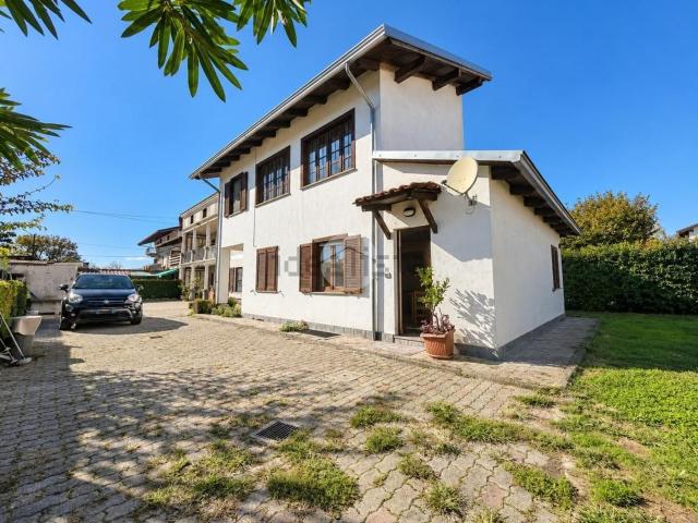 Case e ville in vendita di 330 m² in Via Casale, 43