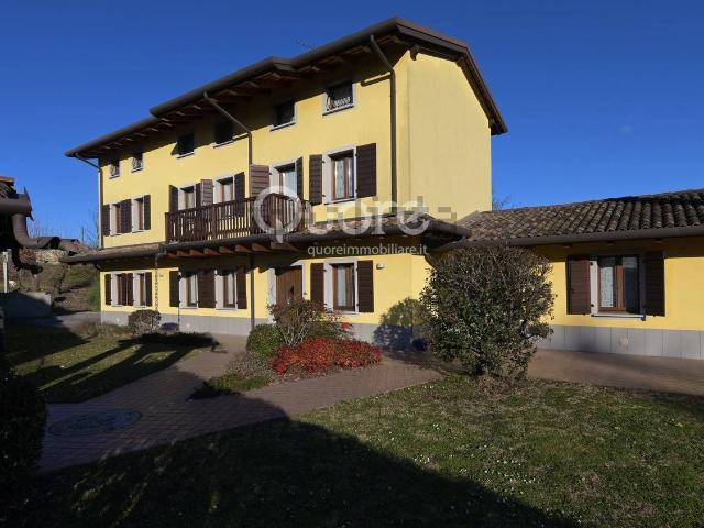 Case e ville in vendita di 330 m² in Via Cividale