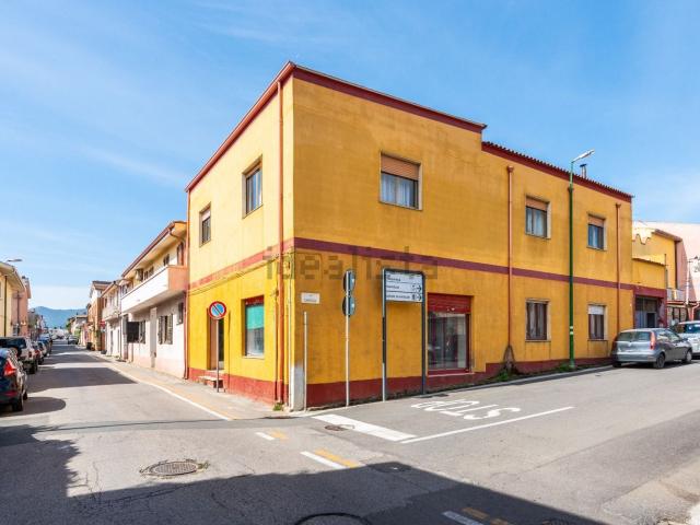 Case e ville in vendita di 330 m² in Via Cimarosa, 1