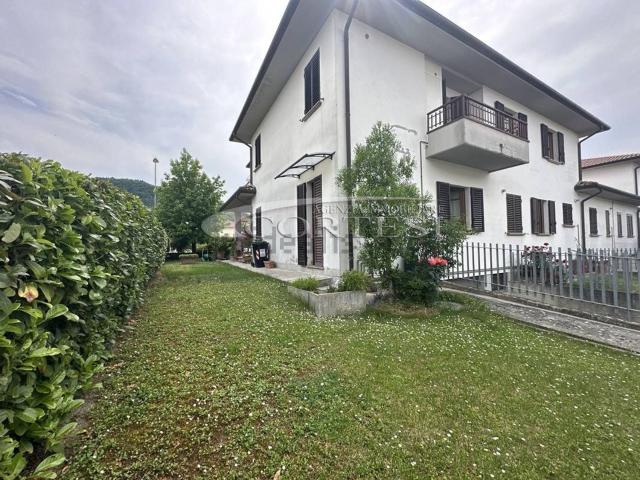 Case e ville in vendita di 330 m² in Via Annibale di Francia, 25